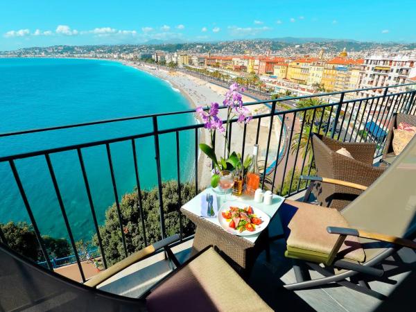 Hôtel La Pérouse Nice Baie des Anges - Recently fully renovated : photo 1 de la chambre suite baie des anges - vue complète sur mer
