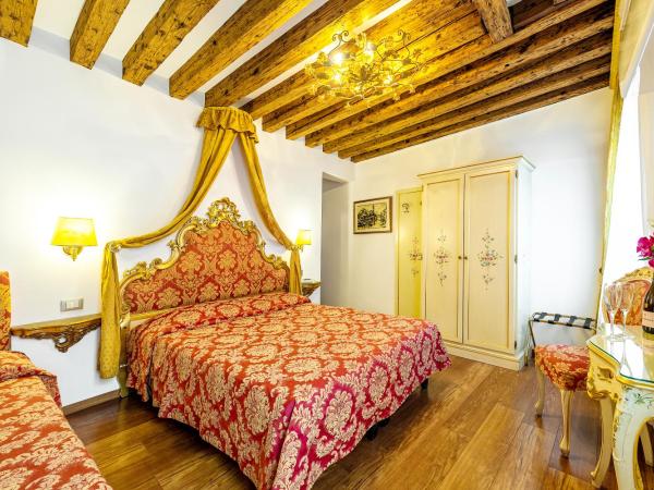 Hotel Al Vagon : photo 10 de la chambre chambre double supérieure - vue sur canal