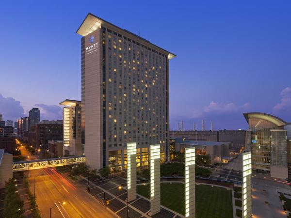 Hyatt Regency McCormick Place : photo 5 de la chambre chambre quadruple pour personnes à mobilité réduite avec douche adaptée