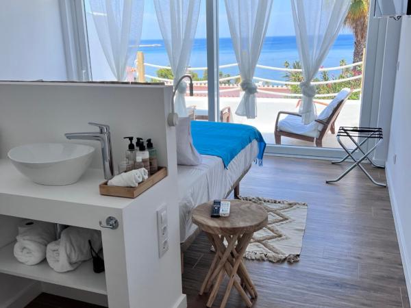 Atalaya Boutique : photo 2 de la chambre chambre double avec balcon - vue sur mer