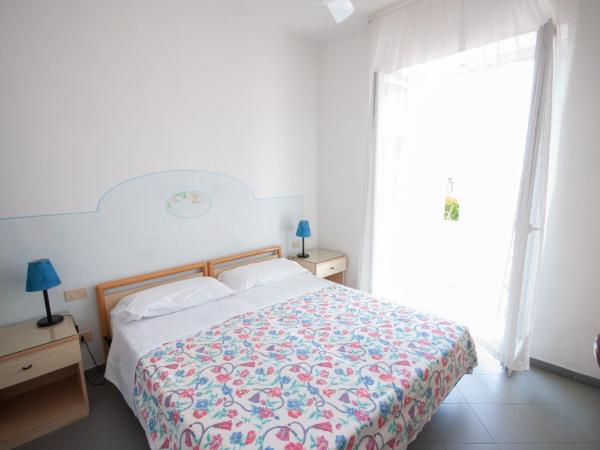 Hotel Villa Cecilia : photo 7 de la chambre chambre double ou lits jumeaux confort avec balcon