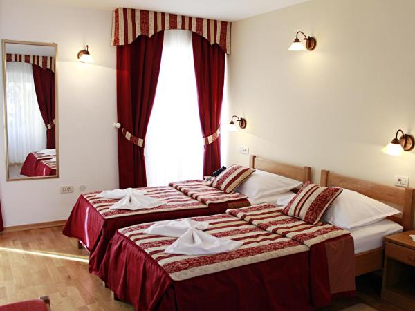 Villa Kula : photo 5 de la chambre chambre lits jumeaux - vue sur mer