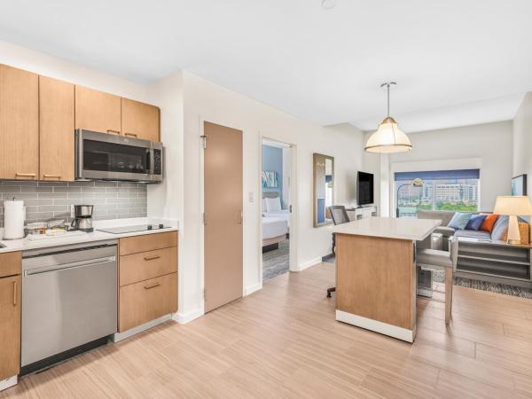 Hyatt House Houston Medical Center : photo 2 de la chambre one-bedroom suite with two queen beds with kitchen and sofa bed
