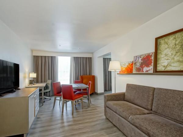 Country Inn & Suites by Radisson, New Orleans I-10 East, LA : photo 1 de la chambre suite 1 chambre lit king-size - non-fumeurs