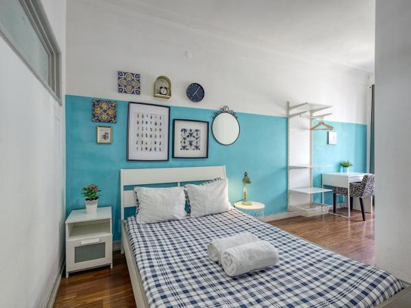 Travel & Live Porto Hostel : photo 3 de la chambre chambre double avec salle de bains commune