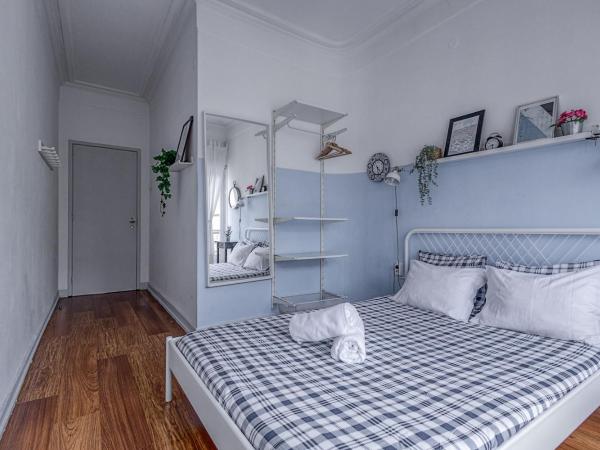 Travel & Live Porto Hostel : photo 4 de la chambre chambre double avec salle de bains commune
