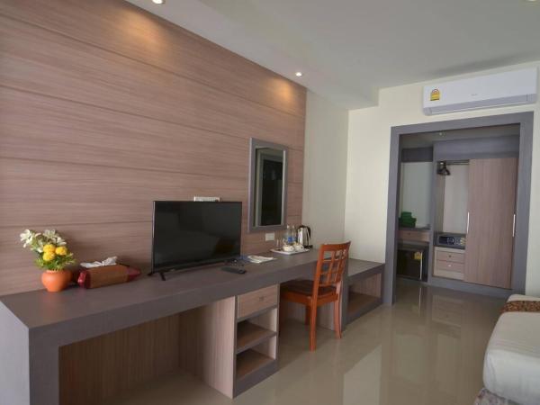 Nakara Long Beach Resort - SHA Extra Plus : photo 4 de la chambre bungalow supérieur