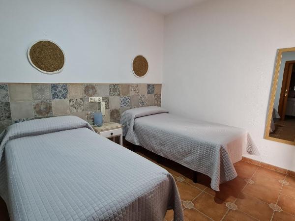 Hostal Canalejas : photo 2 de la chambre chambre double