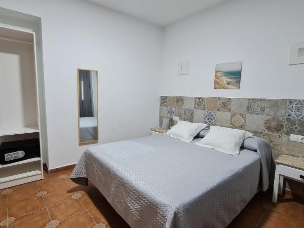 Hostal Canalejas : photo 8 de la chambre chambre double