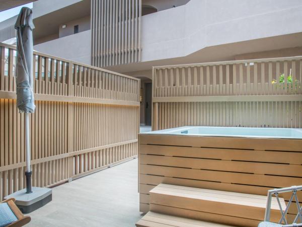 SENSEANA Sea Side Resort & Aquadventure : photo 8 de la chambre classic double room garden view with outdoor hot tub