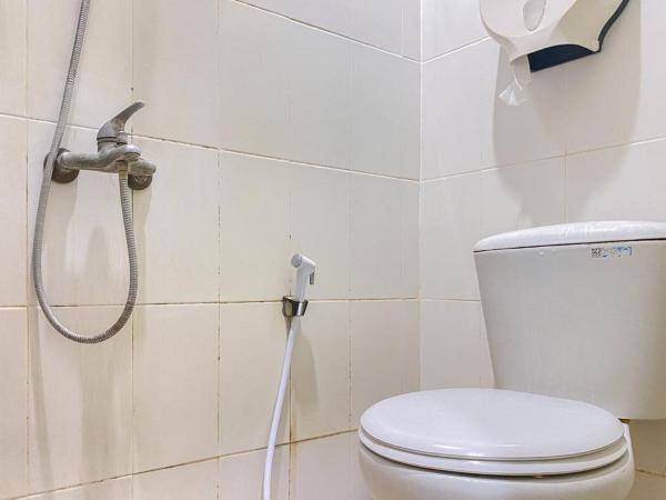 RedDoorz near Taman Flora Bratang Surabaya : photo 7 de la chambre chambre standard lit queen-size