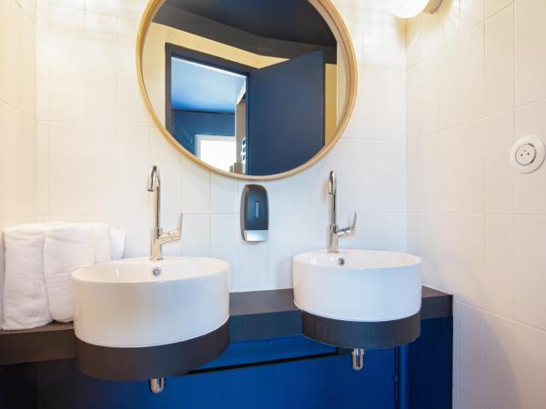 greet hotel Salon de Provence : photo 8 de la chambre chambre familiale