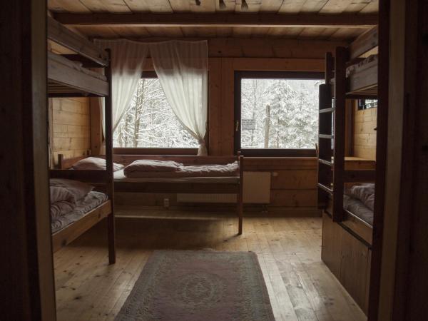 Good Bye Lenin Hostel Zakopane : photo 1 de la chambre chambre triple avec salle de bains commune