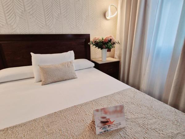 Hotel Plaza Del Castillo : photo 4 de la chambre suite junior familiale