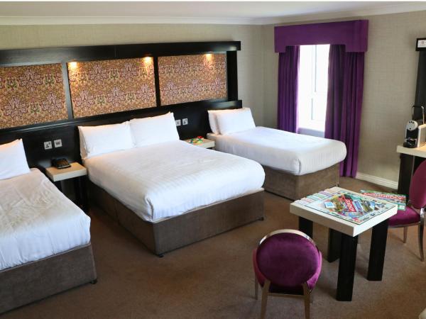 Flannery's Hotel : photo 1 de la chambre chambre familiale (2 adultes et 2 enfants)