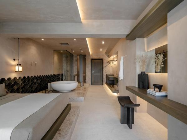 Naxos Rhyton : photo 7 de la chambre grande suite temple avec jacuzzi extérieur - vue sur mer