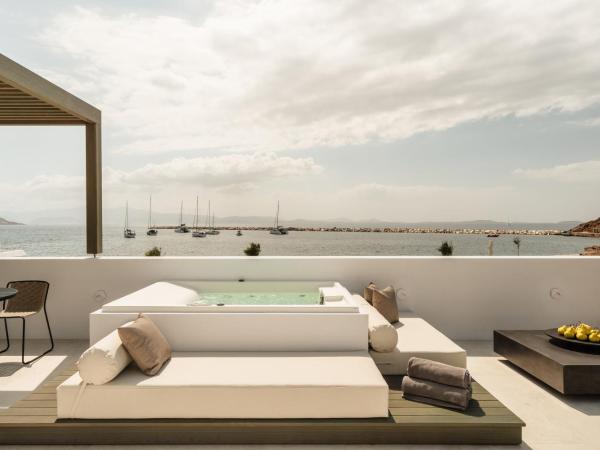 Naxos Rhyton : photo 9 de la chambre grande suite temple avec jacuzzi extérieur - vue sur mer