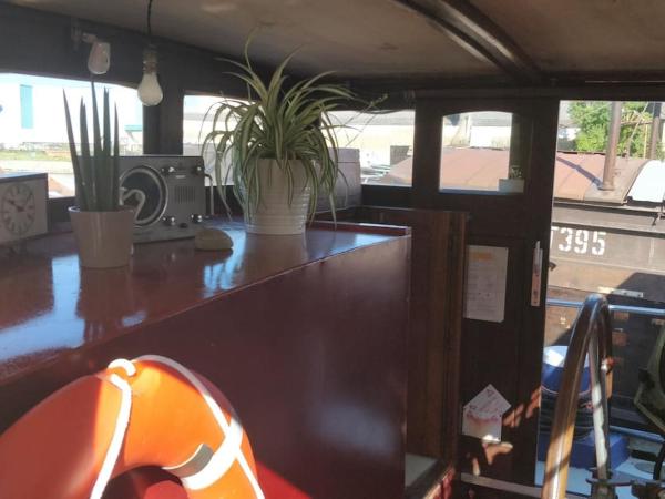 Captain's cabin: Cosy flat on a house boat : photo 5 de la chambre mobile home