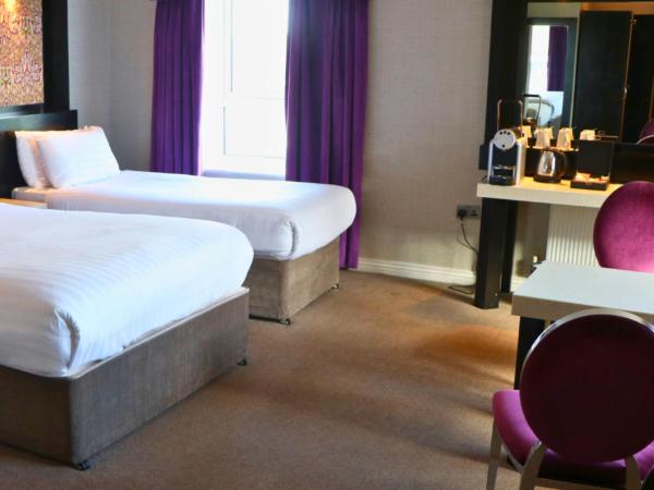 Flannery's Hotel : photo 2 de la chambre chambre familiale (2 adultes et 2 enfants)