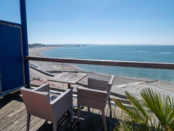 LOGIS HOTEL - La Petite Rade : photo 3 de la chambre chambre double supérieure avec terrasse - vue sur mer