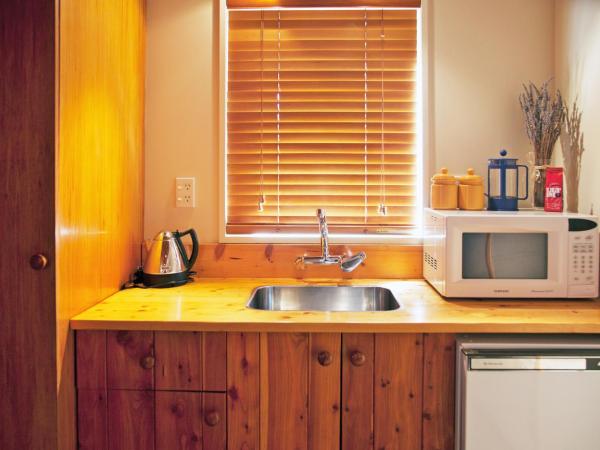 Te Wanaka Lodge : photo 2 de la chambre cottage avec jardin