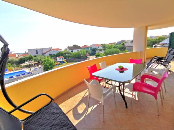 Apartments CVITA HOLIDAY - Villa NATALI : photo 2 de la chambre appartement supérieur