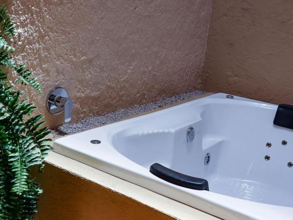 Real Santuario : photo 6 de la chambre suite lit queen-size avec baignoire spa