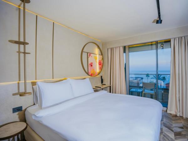 Büyük Hotel : photo 6 de la chambre chambre double ou lits jumeaux avec balcon