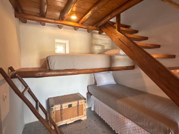 Rizes Mykonos - Folklore Farmstead : photo 5 de la chambre chambre quadruple Économique avec salle de bains commune