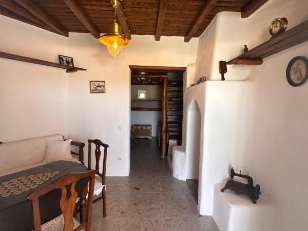 Rizes Mykonos - Folklore Farmstead : photo 4 de la chambre chambre quadruple Économique avec salle de bains commune