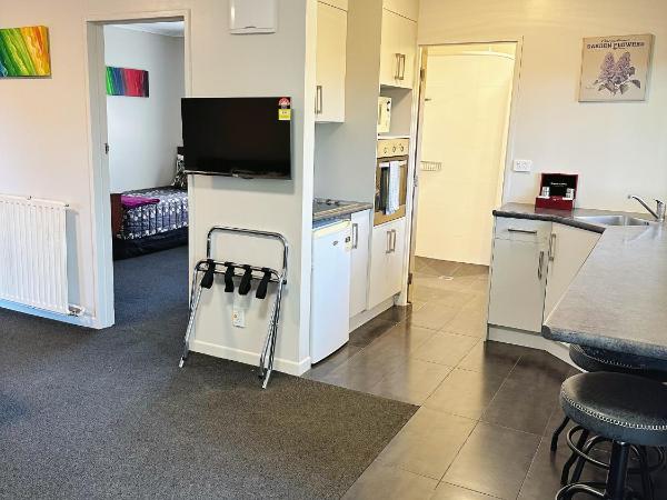 Red Rock Thermal Motel - Mineral Pool : photo 6 de la chambre appartement familial supérieur - 4