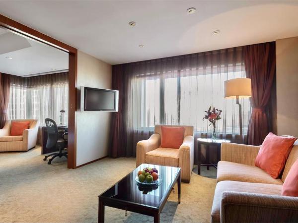 Marco Polo Parkside, Beijing : photo 3 de la chambre suite lit king-size supérieure avec accès au salon