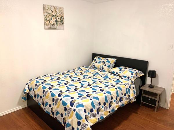 Private room near downtown Dallas2 : photo 1 de la chambre chambre double avec salle de bains commune