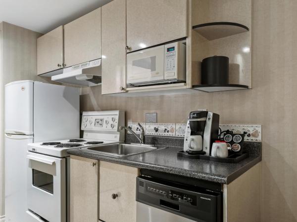 Pinnacle Hotel Whistler : photo 2 de la chambre studio premium avec 2 lits queen-size