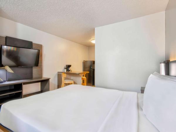 Studio 6-San Antonio, TX - Medical Center : photo 2 de la chambre chambre lit queen-size - non-fumeurs