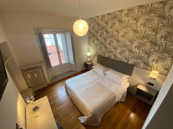 Artua'&Solferino : photo 8 de la chambre chambre double ou lits jumeaux avec balcon