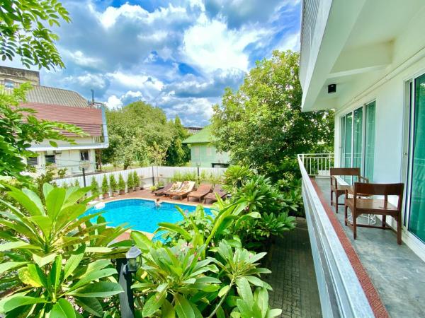 My Chiangmai Boutique Lodge : photo 9 de la chambre suite lit king-size avec balcon