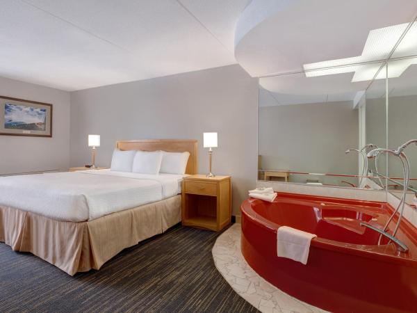 Days Inn by Wyndham Niagara Falls Near The Falls : photo 1 de la chambre chambre lit king-size avec bain à remous - non-fumeurs