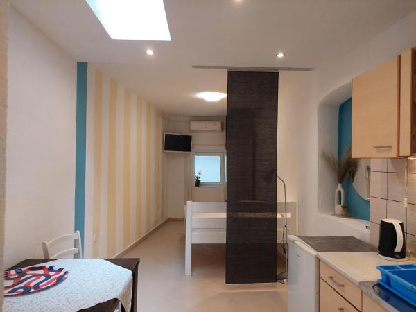 Rooms & Studio Apartments Šibenik : photo 8 de la chambre studio confort
