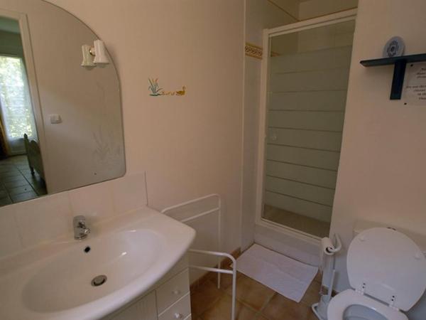 Mas Le Pont des Aubes : photo 6 de la chambre appartement - rez-de-chaussée