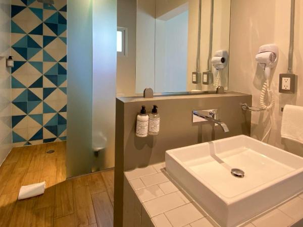 Estancias VIVE MX wtc : photo 8 de la chambre chambre double supérieure avec deux lits doubles