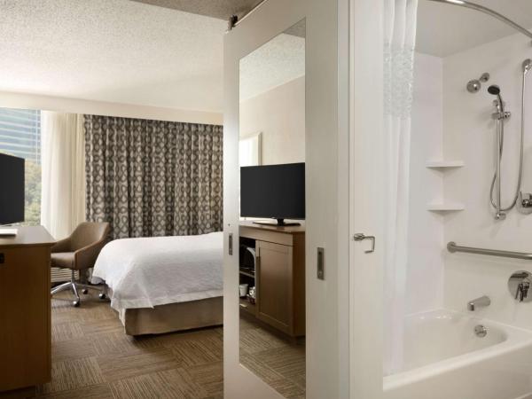 Hampton Inn Atlanta-Buckhead : photo 3 de la chambre chambre lit queen-size accessible aux personnes à mobilité réduite - non-fumeurs