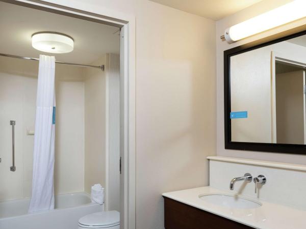 Hampton Inn & Suites-Austin Airport : photo 5 de la chambre studio lit king-size avec canapé-lit - accessible aux personnes malentendantes
