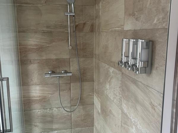 Les chambres des Grisons établissement sans contact : photo 5 de la chambre chambre quadruple