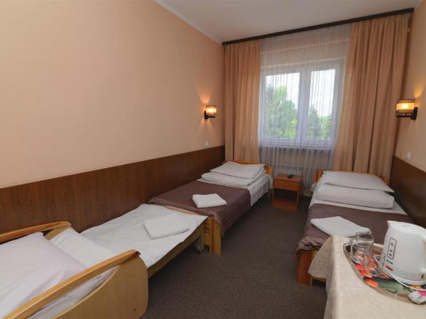 Ośrodek SCSK Optima : photo 1 de la chambre chambre double avec lit d'appoint (3 adultes)