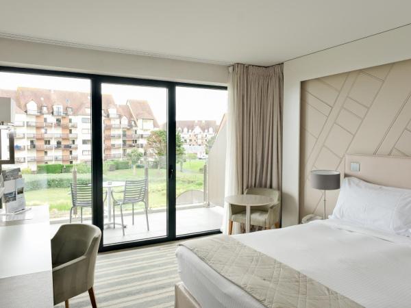 Thalazur Cabourg - Hôtel & Spa : photo 2 de la chambre chambre double deluxe - vue latérale sur mer