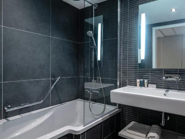 Thalazur Cabourg - Hôtel & Spa : photo 3 de la chambre chambre double deluxe - vue latérale sur mer