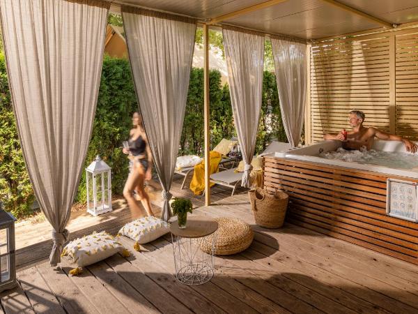 Polidor Camping Resort : photo 3 de la chambre mobile home 2 chambres deluxe avec jacuzzi