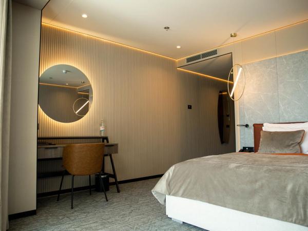 Hotel Medistone : photo 6 de la chambre studio avec baignoire spa