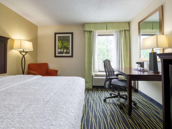 Hampton Inn Columbia I-26/Harbison Blvd : photo 1 de la chambre king room with accessible tub - mobility and hearing access/non-smoking